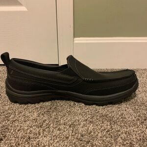 New men’s Skechers w/o box